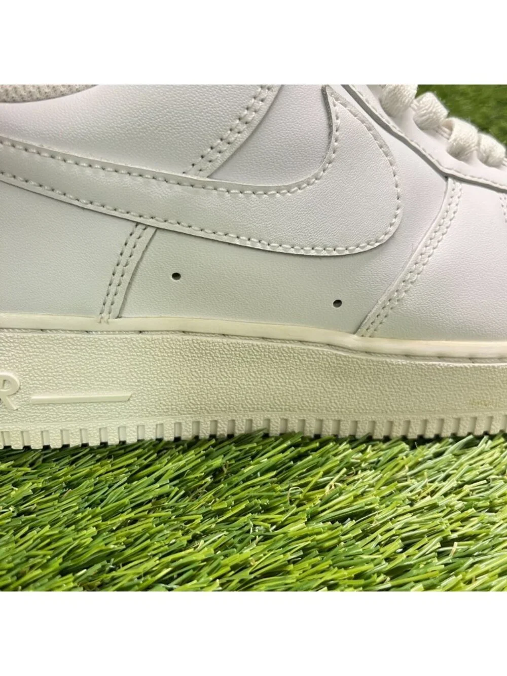 Nike Air Force 1 '07 Low Men Size 9 Triple White Athletic Leather Shoes Sneakers